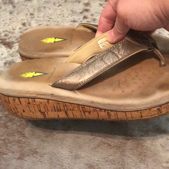 Volatile flip flops - Picture 3 of 3